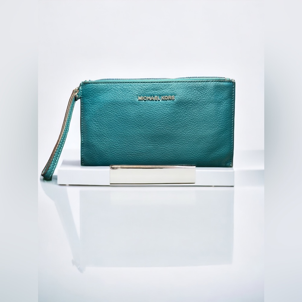 EUC Michael Kors Wristlet, excellent condition with inside credit card slots